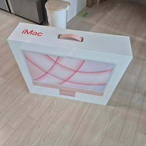 애플 아이맥 M1 24인치. 8코어 CPU, 8코어 GPU, 256GB SSD