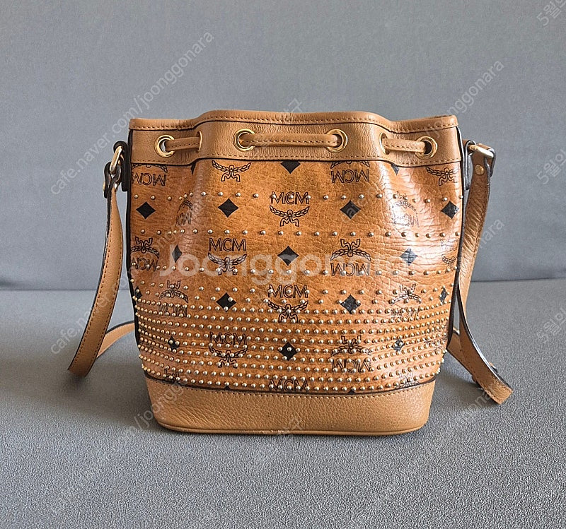 MCM 엠씨엠 미니 드로우 스트링백 골드 비세토스 복조리가방--2