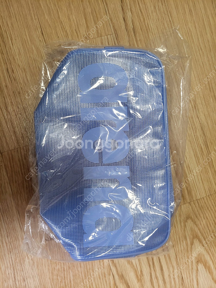 [새상품]아레나 손가방 A5AC1AB02 라이트블루--0