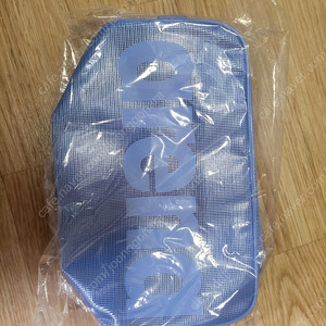 [새상품]아레나 손가방 A5AC1AB02 라이트블루