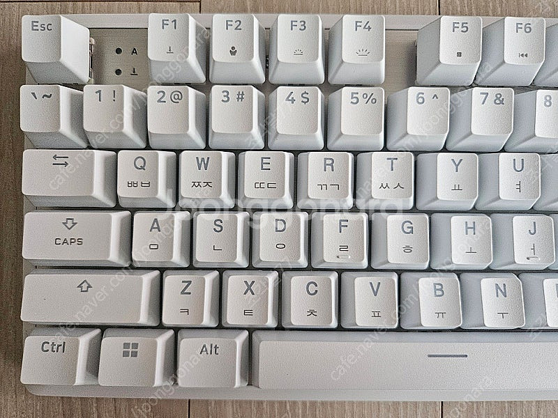 커세어 K70 PRO TKL MGX 화이트 키보드 판매...--4