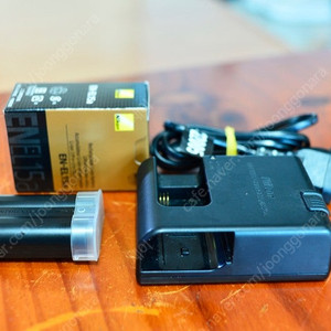 니콘 배터리 충전기 MH-25a+EN-EL15a 팝니다.