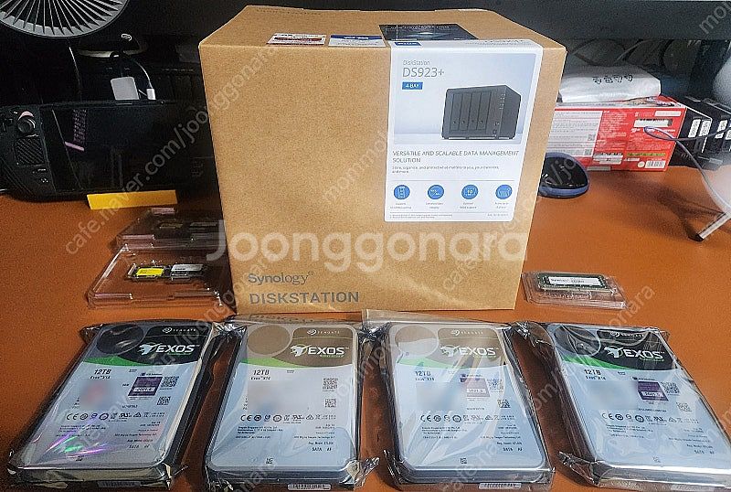 시놀로지 DS923[미개봉]+정품램8G+HDD 48TB--0