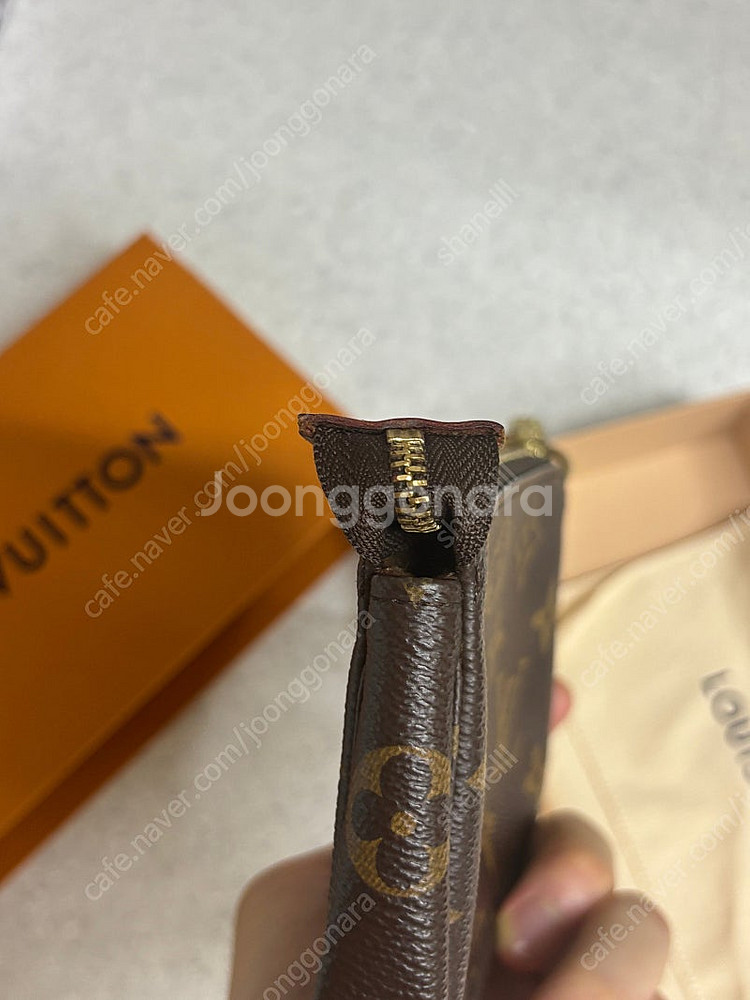 루이비통 미니포쉐트 악세수아 파우치백--8