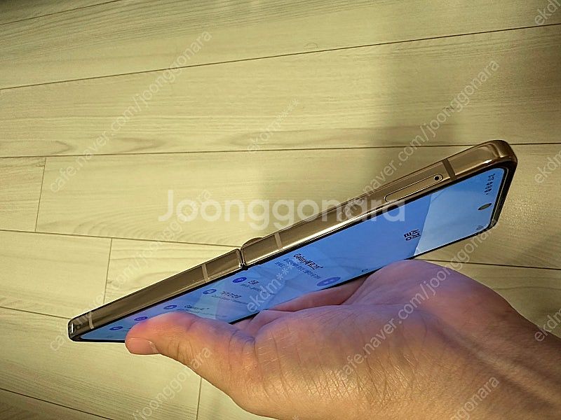 SSS급 갤럭시 Z 플립4 512G 골드 팝니다. (8...--5