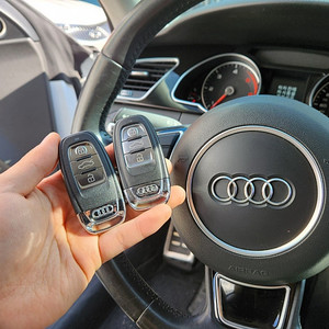 아우디 A3, A4, A6, Q3, Q5, Q7, e-트론 차량키 버튼 작동 불량 발생시 원상복구 수리 및 새로운키로 교체
