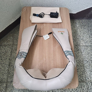 해피홈 휴플러스 무선 어깨안마기 cordzero-753 판매합니다~~