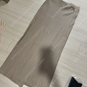제이드몽 사이드슬릿스커트 매트베이지