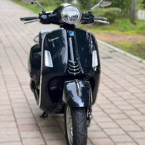 24년 베스파 GTS300 ABS 스마트키 블랙불카노 적은 키로수 판매합니다