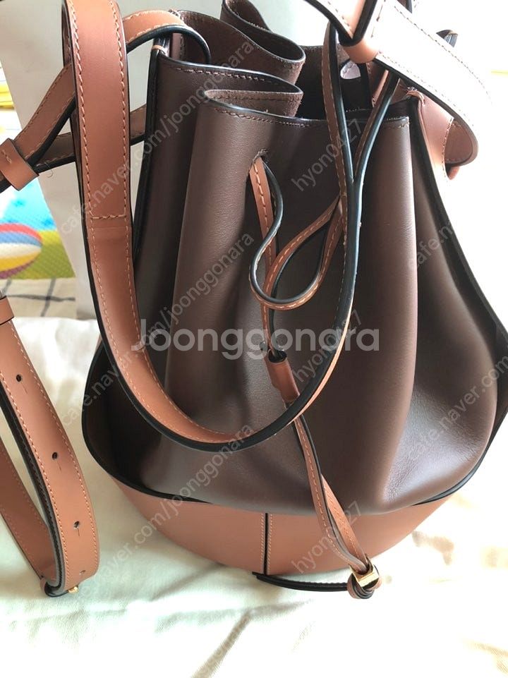 로에베 LOEWE 벌룬백 미듐사이즈(거의새거)--1