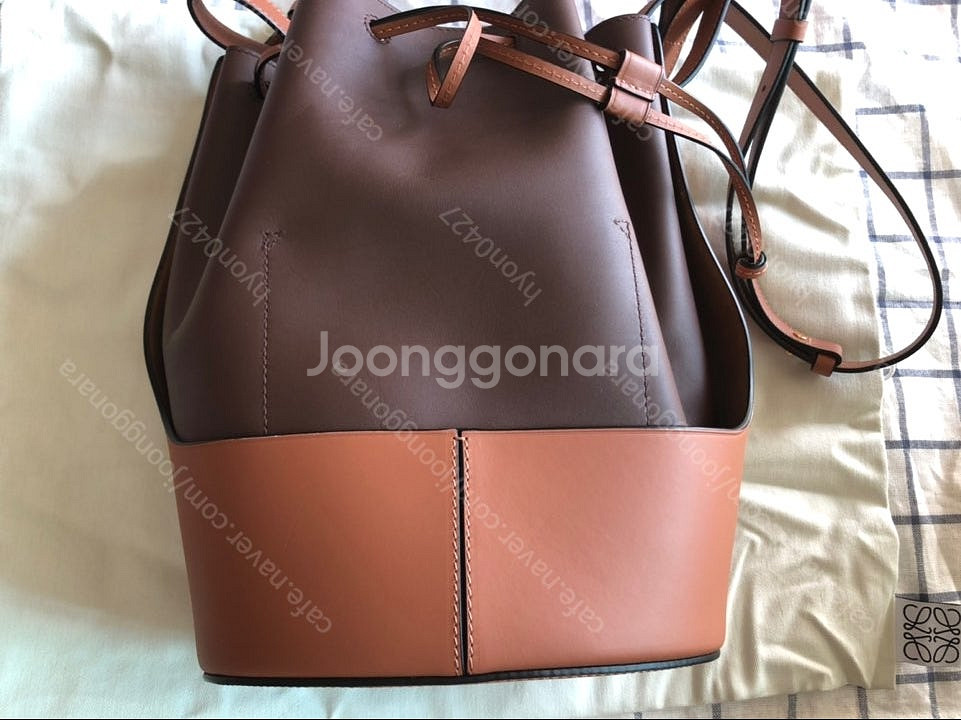 로에베 LOEWE 벌룬백 미듐사이즈(거의새거)--4