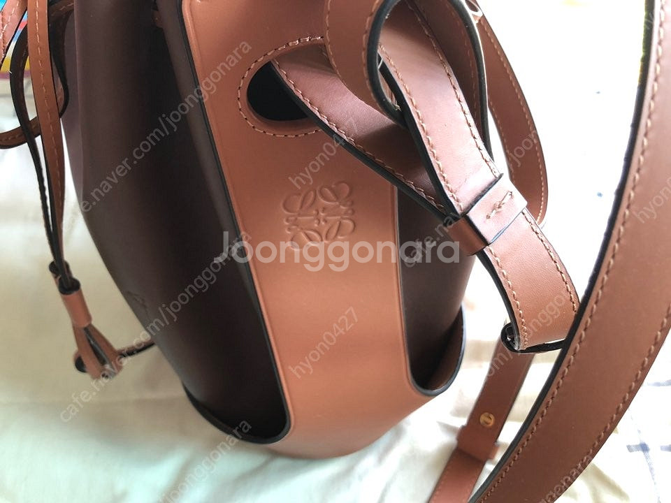 로에베 LOEWE 벌룬백 미듐사이즈(거의새거)--9