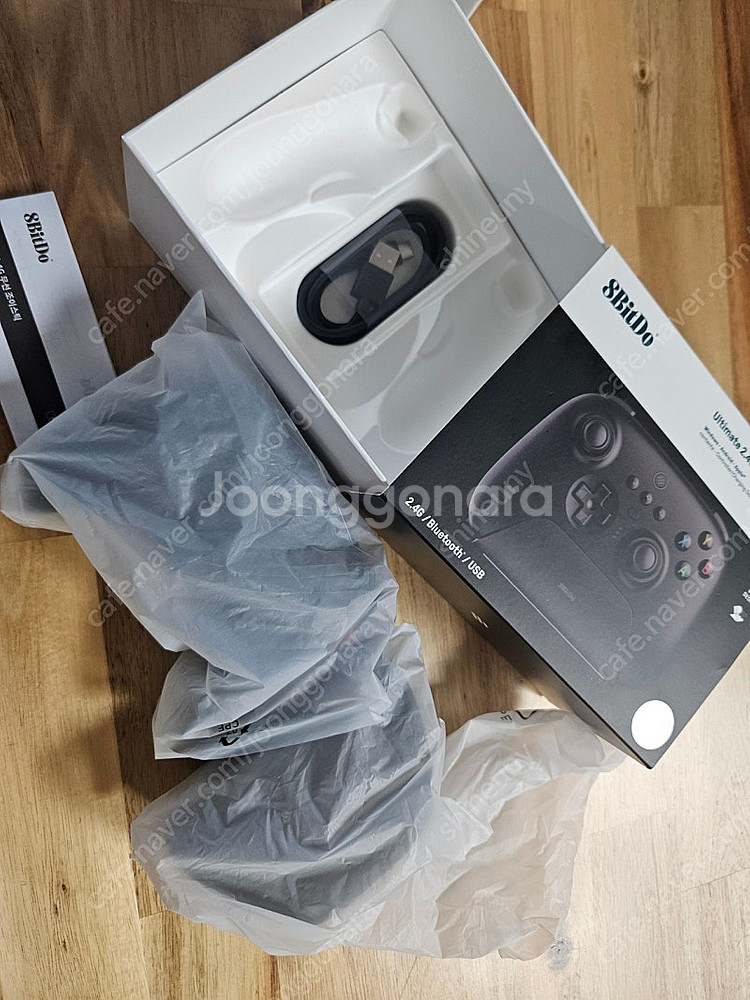 8bitdo 2.4G 컨트롤러 미개봉 새상품 택포--3