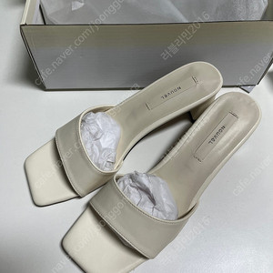 새상품] 240 사이즈 아이보리 슬리퍼 샌들 12000원