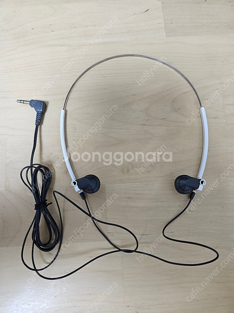 소니 버터컬 이어헤드폰 MDR-W30 입니다.--0