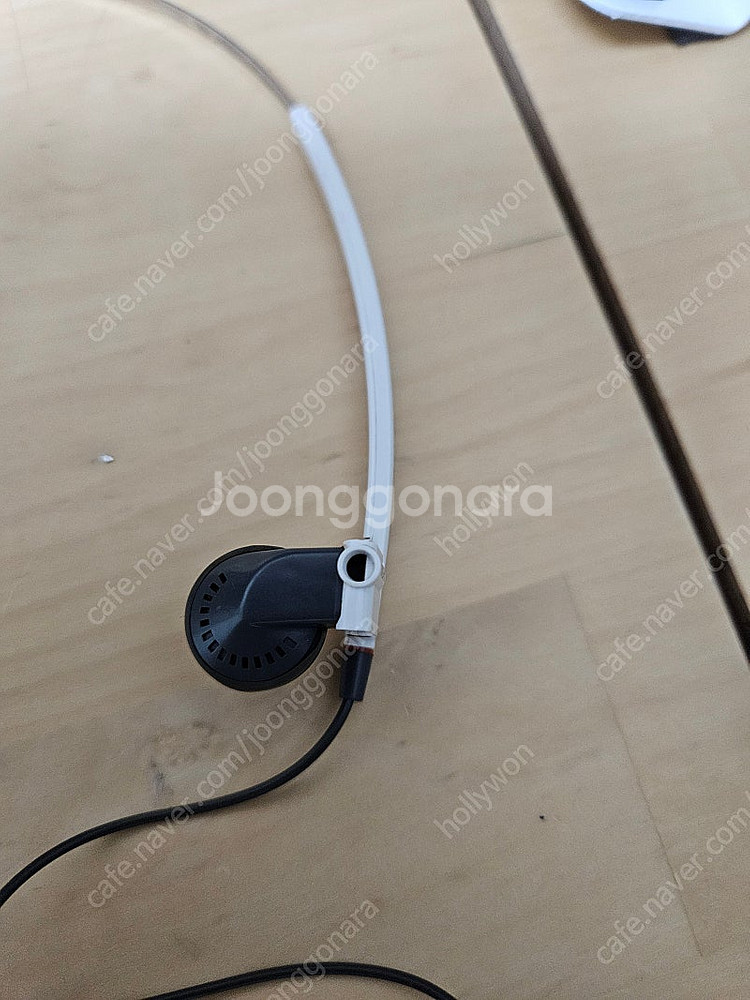 소니 버터컬 이어헤드폰 MDR-W30 입니다.--2