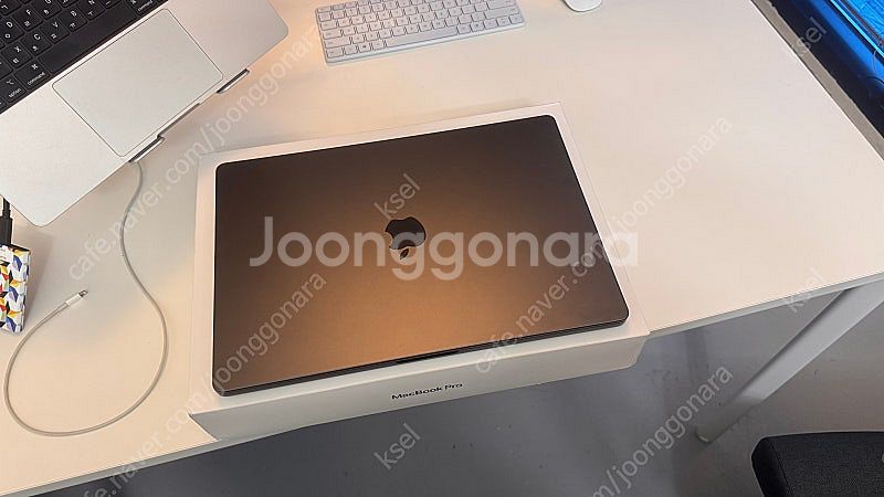 맥북 프로 16 M4 Max 48GB 1TB 스페이스블...--0