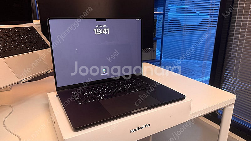맥북 프로 16 M4 Max 48GB 1TB 스페이스블...--2