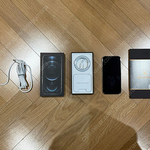 아이폰 12 Pro 256기가 실버 팝니다.