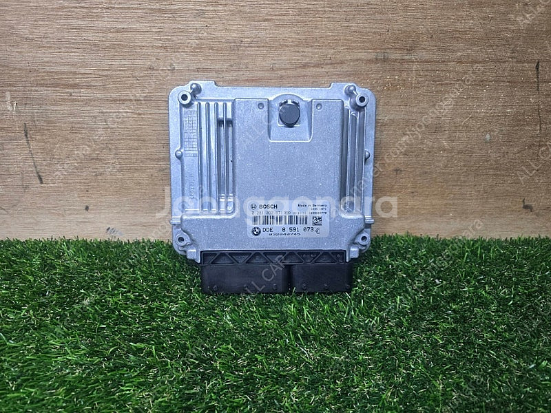 BMW F20 118D ECU 8 591 073-01 ...--0