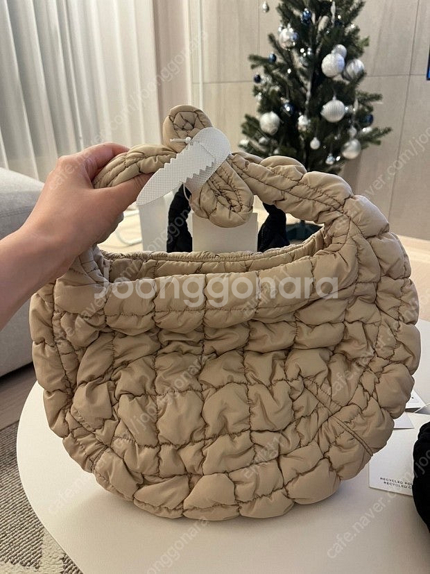 (새상품) 코스 퀼티드 미니 베이지🤎--0