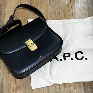 A.P.C. 아페쎄 그레이스백 라지 블랙