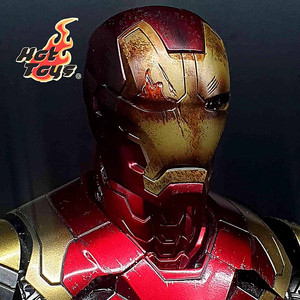 핫토이 불타는 아이언맨 헤드 12인치 피규어