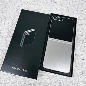 최신폰 풀박스 Z플립6 F741 갤럭시 플립6 실버 256기가 50만원 판매합니다.외관깔끔.24년 7월개통