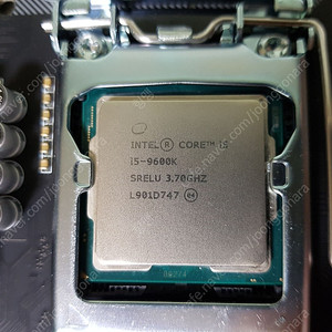 i5-9600K CPU 팝니다