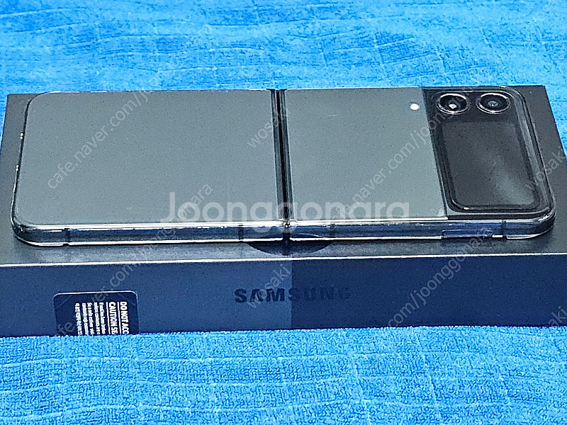 갤럭시 Z플립4 256Gb 그라파이트 박풀--6