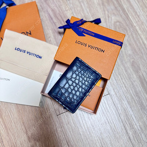Louis Vuitton 루이비통 포켓오거나이저 (블루-엘리게이터)