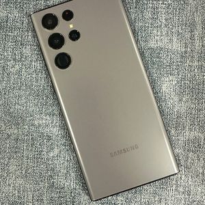 갤럭시S22울트라 1테라용량 그레이 액정파손 기능정상 22만원 판매 합니다