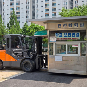학교에서 사용한 스텐레스 경비초소/주차부스
