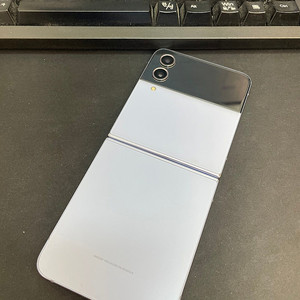 갤럭시Z플립4 블루 256GB 무잔상 가성비좋은 중고17만팝니다.