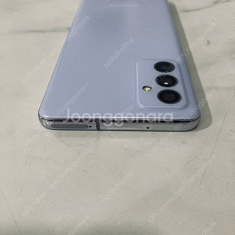 갤럭시 퀀텀2 퍼플 128기가 무잔상S급 완전깨끗한기기 10만원 판매합니다!--3