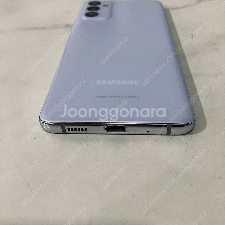 갤럭시 퀀텀2 퍼플 128기가 무잔상S급 완전깨끗한기기 10만원 판매합니다!--4