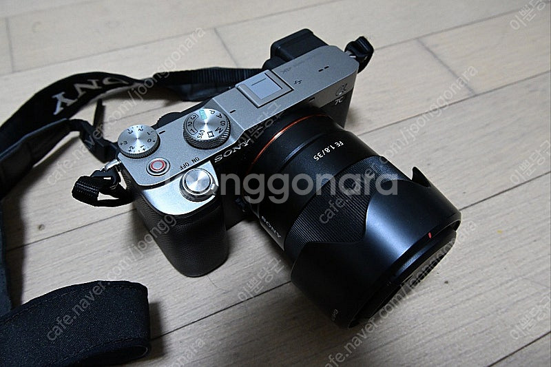 소니 a7c 실버 8800컷 풀박스 팝니다. fe 35...--0