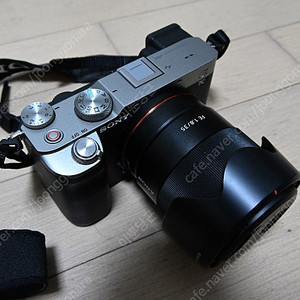 소니 a7c 실버 8800컷 풀박스 팝니다. fe 35mm f1.8도 같이 팝니다