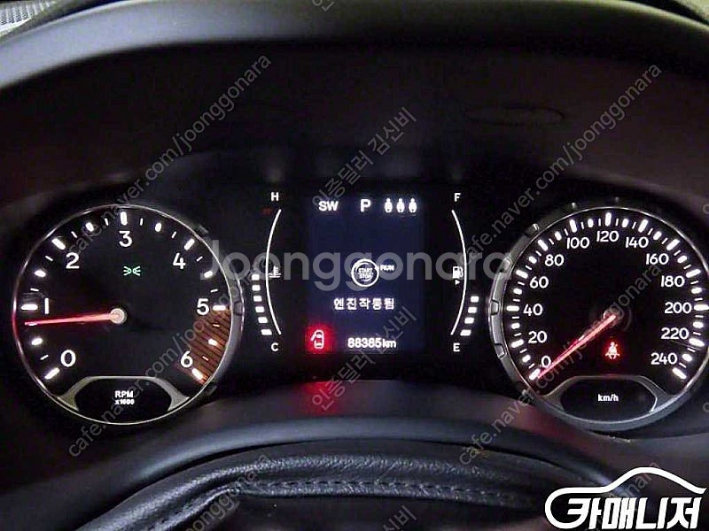 중고 레니게이드 1.6 디젤 론지튜드 2020 년식 흰...--9