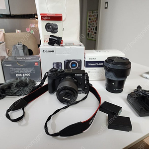 [대전] 캐논 eos m6 mark2+ 캐논 32mm 1.4 + 시그마 16mm 1.4+ 캐논마이크+ 캐논뷰파인더(dc2) 일괄 판매합니다.