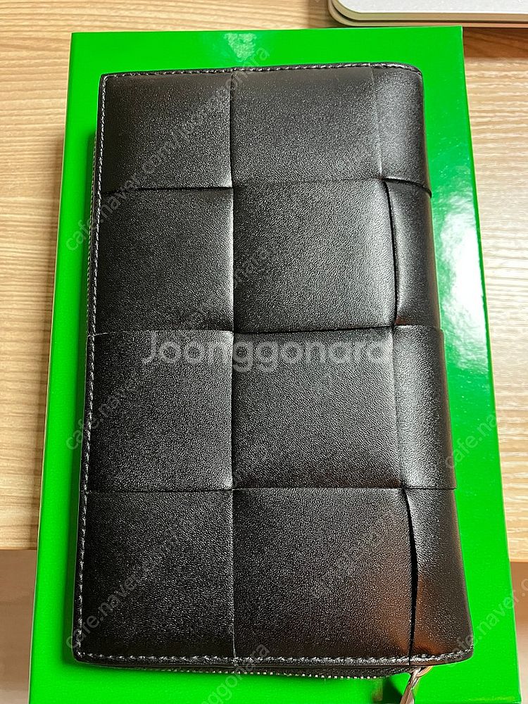보테가 베네타 지퍼 장지갑 판매합니다.--1
