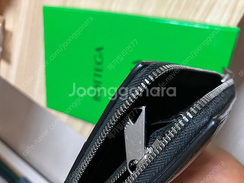 보테가 베네타 지퍼 장지갑 판매합니다.--8