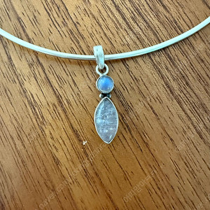 집시루트 문스톤 팬던트