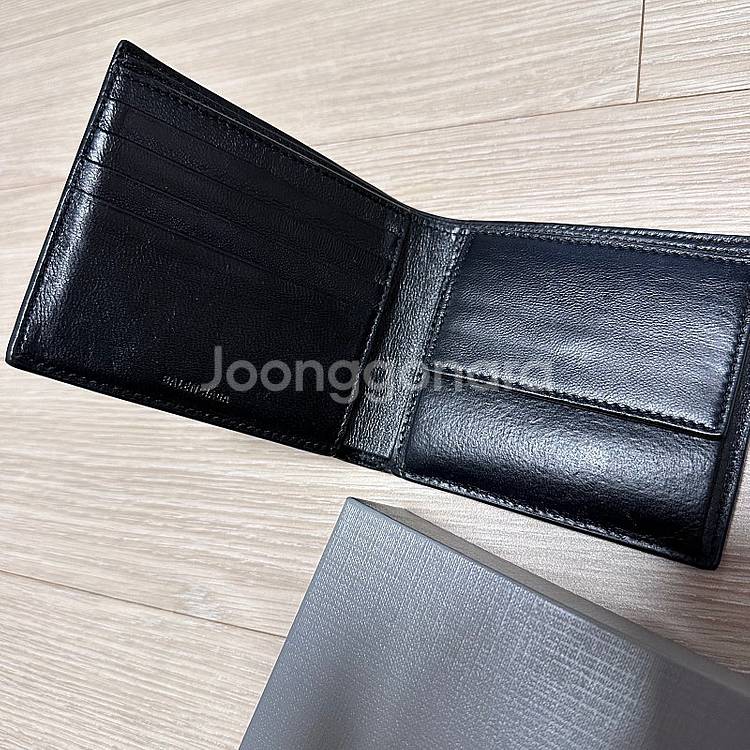 발렌시아가 로고 반지갑 팝니다. 594315 D77--3