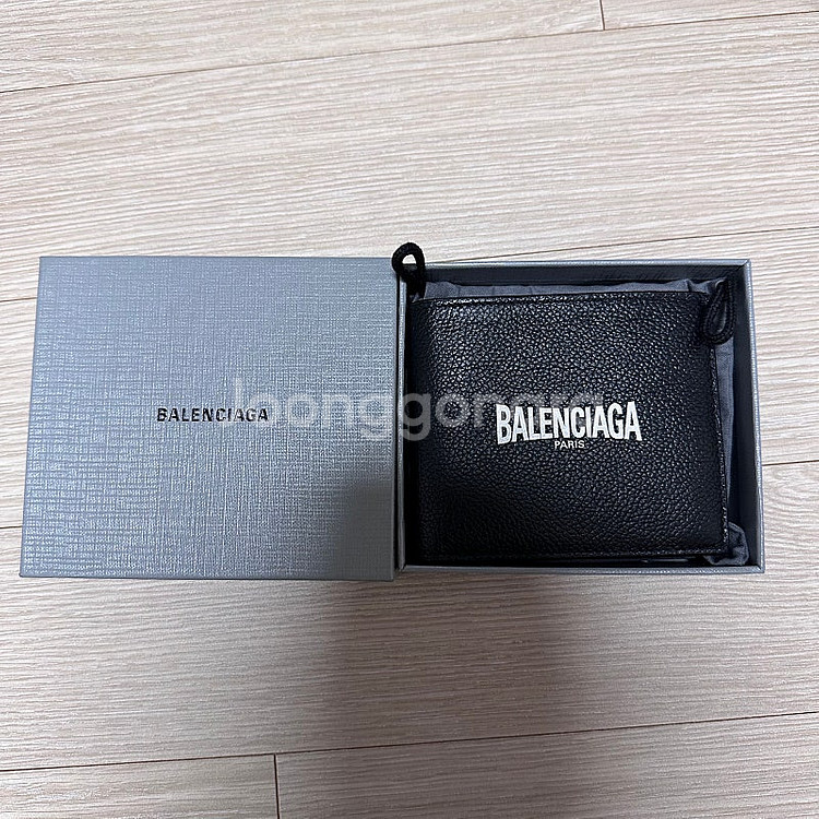 발렌시아가 로고 반지갑 팝니다. 594315 D77--4