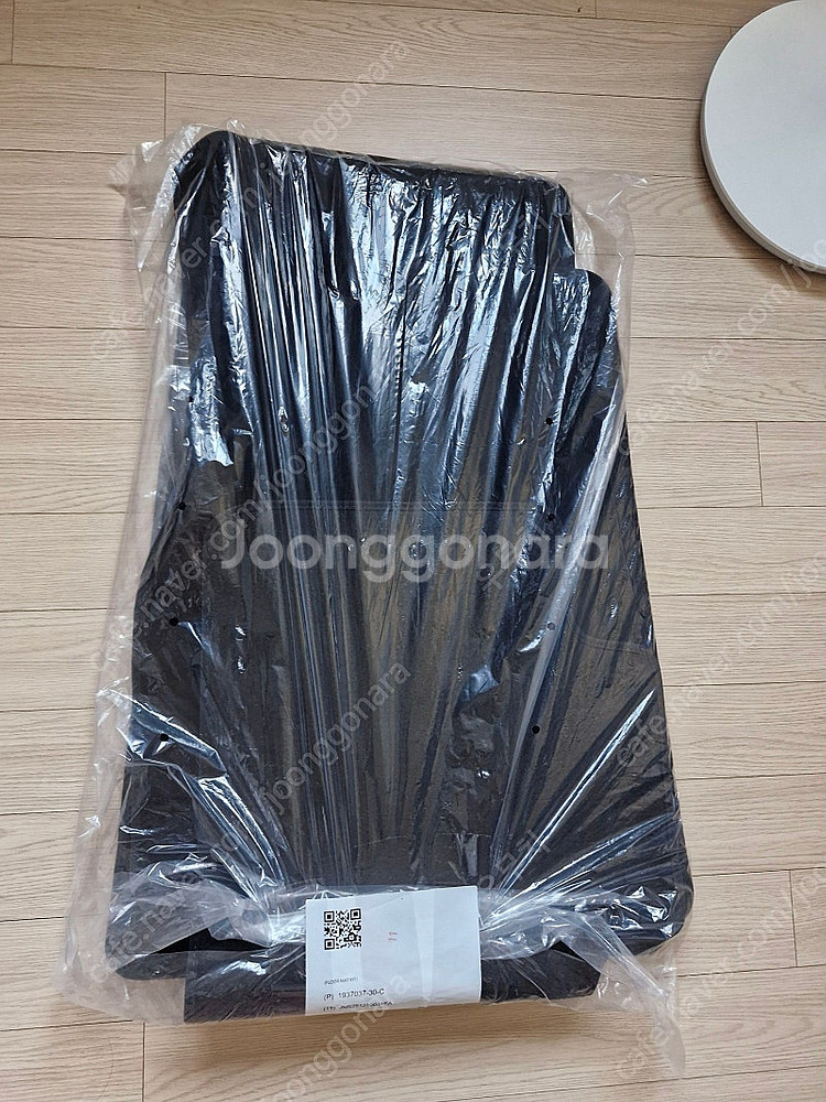 테슬라 모델Y 주니퍼 순정매트와 트렁크 후단 가드 팝니...--2