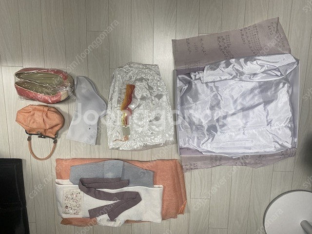 결혼식때 신부 맞춤한복 10만원에 팝니다.--4