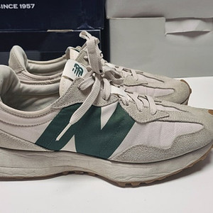 뉴발란스 327 스니커즈 275