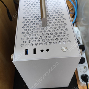 라이젠 9800X3D + 라데온 RX9070XT SFF 본체