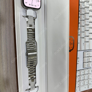 새제품 수준의 애플워치 10 에르메스 46MM + 그랜드 H 사티네 L 사이즈 정품 스트랩 판매합니다.